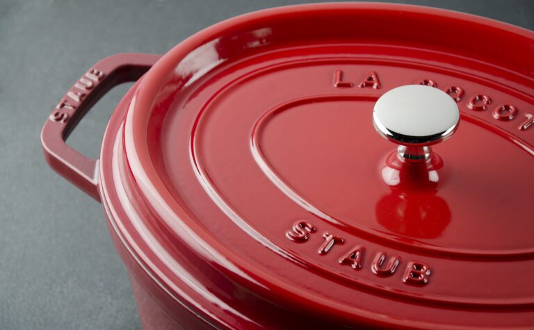 STAUB Öntöttvas főzőedény, zománcozott, 29 cm/4,25 liter, Cocotte Ovale piros