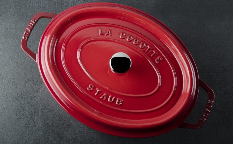 STAUB Öntöttvas főzőedény, zománcozott, 29 cm/4,25 liter, Cocotte Ovale piros