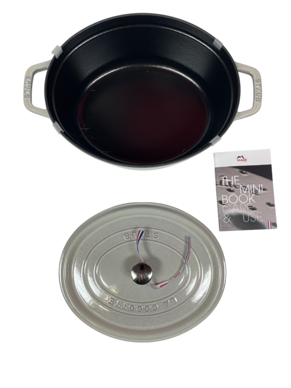 STAUB Öntöttvas főzőedény, zománcozott, 31 cm/5,5 liter, Cocotte Ovale tört fehér, fehér szarvasgomba színű /47/