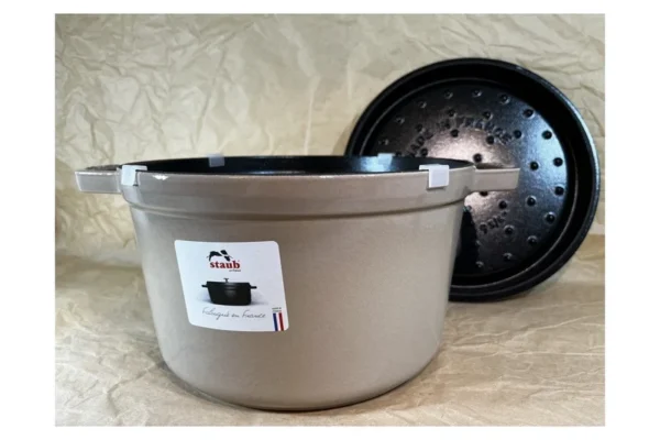 STAUB Öntöttvas főzőedény, zománcozott, 24 cm/4,7 liter, Cocotte Ronde kerek, bézs (sesame)