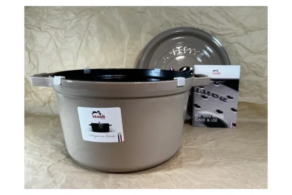 STAUB Öntöttvas főzőedény, zománcozott, 24 cm/4,7 liter, Cocotte Ronde kerek, bézs (sesame)