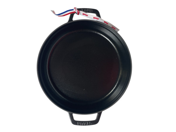 STAUB öntöttvas serpenyő, kettő füllel 24 cm átmérőjű1,9 literes,(53)