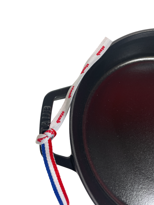 STAUB öntöttvas serpenyő, kettő füllel 24 cm átmérőjű1,9 literes,(53)