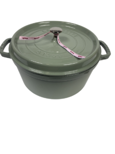 STAUB Öntöttvas főzőedény, zománcozott, 28 cm/6,7 liter, Cocotte Ronde kerek, Eukaliptusz zöld (71)